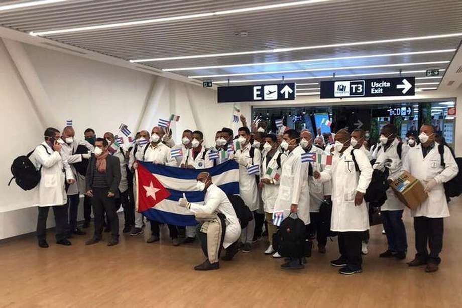 Esta fue la delegación de 37 médicos cubanos y 15 enfermeras de La Habana enviada a Italia, cuando el país era azotado por el coronavirus.