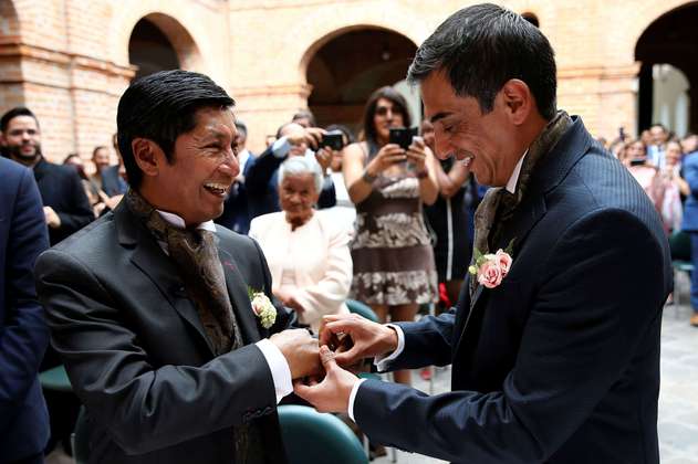 El emotivo "sí" de la pareja que luchó por el matrimonio igualitario en Ecuador