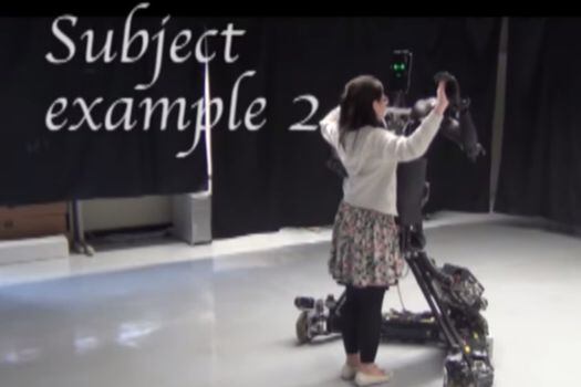 Un colombiano diseña un robot que enseña a bailar