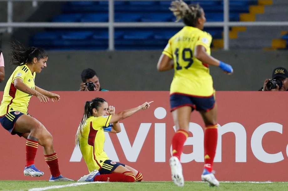 Daniela Montoya marcó dos de los cuatro goles del triunfo de la selección de Colombia. 
