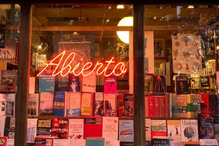 La librería Arteletra está ubicada en la carrera 7 # 70-18, en Bogotá.