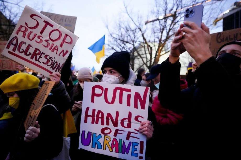 En varias zonas de Europa, manifestantes han rechazado la actitud de Vladimir Putin frente a Ucrania.