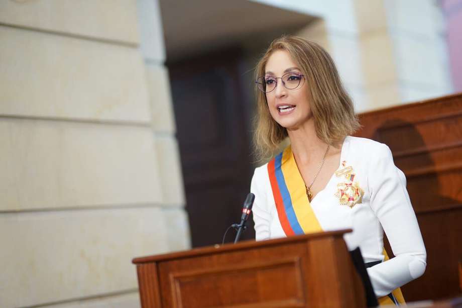 La presidenta de la Cámara de Representantes acreditó un grado de la maestría en Gobierno y Políticas Públicas de la Universidad Externado, en 2016.
