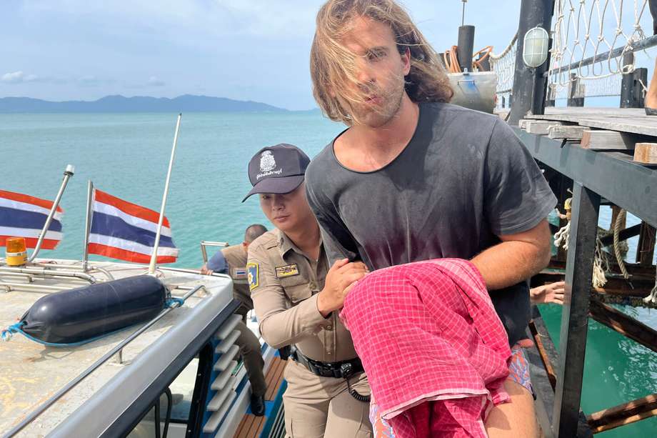 Sancho siendo custodiado por la policía el pasado lunes, en Tailandia.
