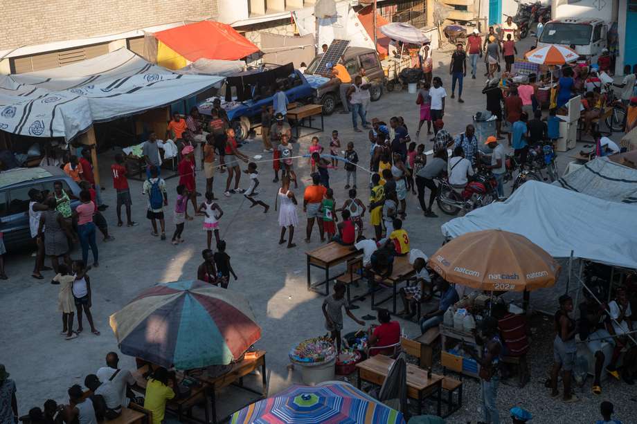 Más de un millón de niños, niñas y adolescentes están atrapados por la violencia de las bandas armadas en Haití, al vivir en zonas controladas o bajo influencia de esos grupos.