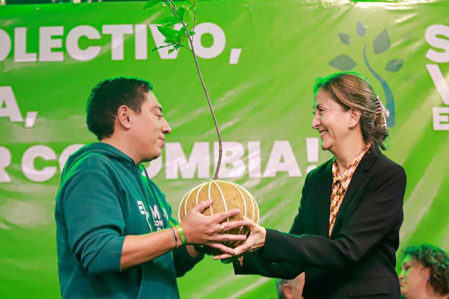 Carlos Amaya ingresa oficialmente como militante de Verde Oxígeno y deja el partido verde.