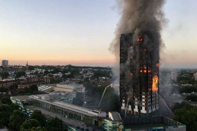 Primera audiencia sobre incendio de edificio de Londres que mató a 80 personas