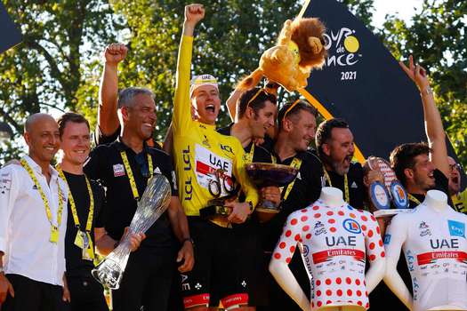Tadej Pogacar cuenta con el respaldo absoluto del UAE para seguir dominando el Tour de Francia.
