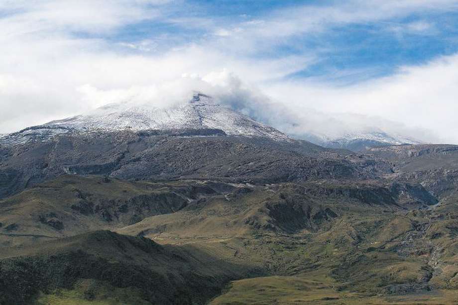 Congresistas proponen mapa de zonificación volcánica ante alerta en Nevado del Ruiz