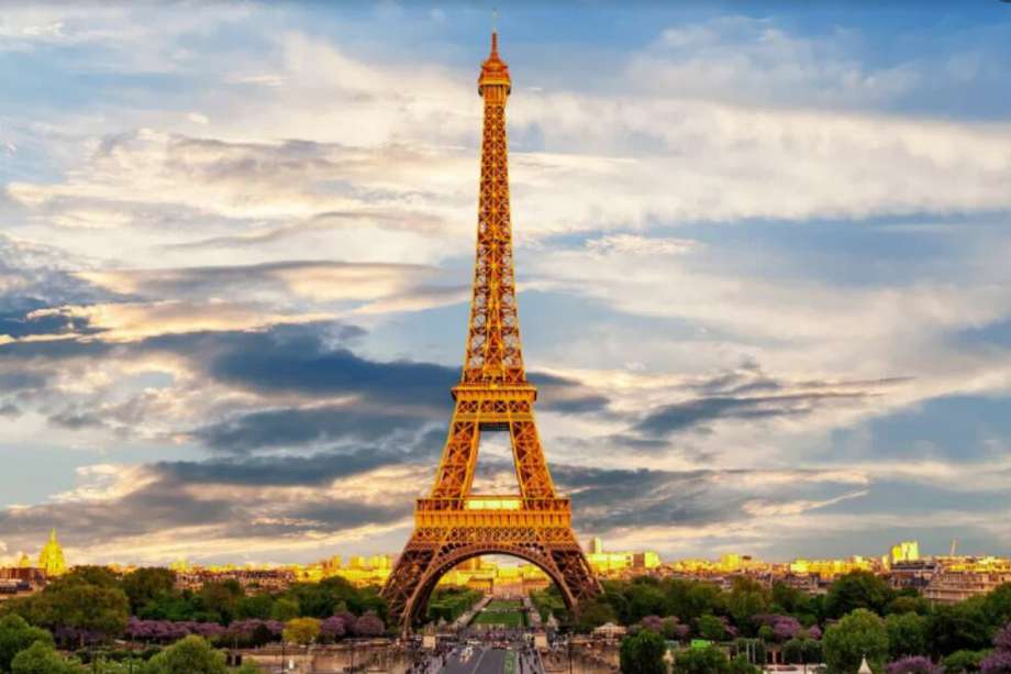 La capital francesa, acostumbrada a cifras récord de visitantes, recibió en 2020 unos 33,1 millones de turistas menos que el año anterior. / Pixabay 