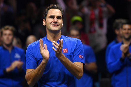 Roger Federer, conmovido por su despedida del tenis profesional luego de caer derrotado con Rafael Nadal en la Laver Cup.