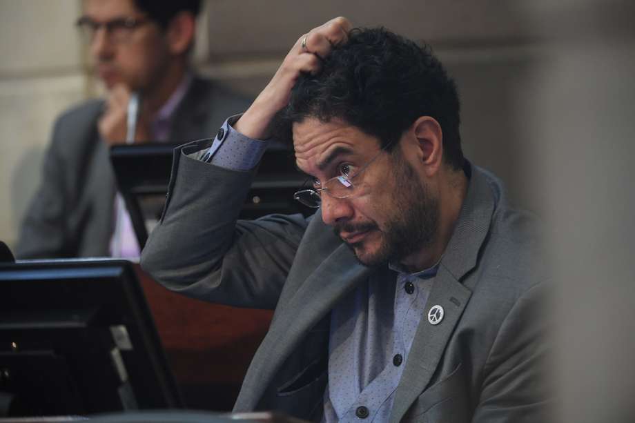 El senador Iván Cepeda Castro lanzó varias críticas sobre la gestión del gobierno de Gustavo Petro.