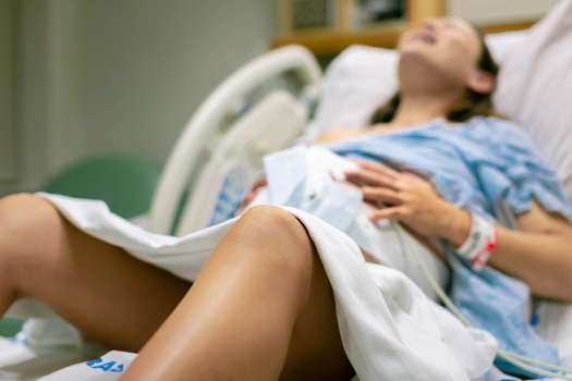 Un estudio analizó los riesgos para mujeres embarazadas con covid-19 que no estuvieran vacunadas.