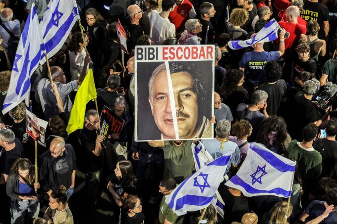 “Bibi Escobar”: en protestas contra Netanyahu lo comparan con el narco colombiano