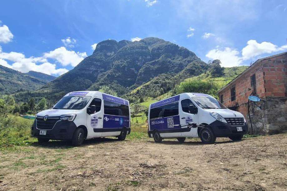El Bus Colombia de Noticias Caracol, Blu Radio y El Espectador recorrió 14 ciudades del país. 