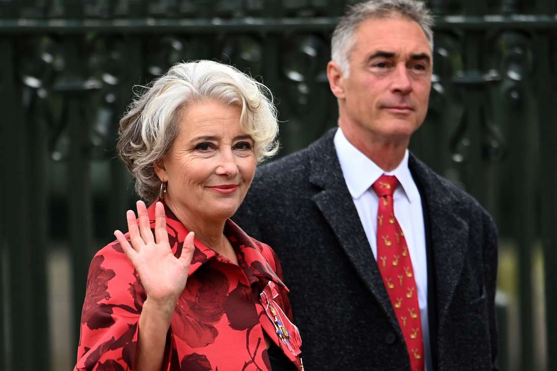 London (United Kingdom), 06/05/2023.- British actor Dame Emma Thompson and her husband British actor Greg Wise arrive for the Coronation of Britain's King Charles III and Queen Camilla at Westminster Abbey, London, Britain 06 May 2023. Coronations of British Kings and Queens have taken place at Westminster Abbey for the last 900 years. The service will be attended by around 100 heads of state from around the world. (Reino Unido, Londres) EFE/EPA/Andy Rain