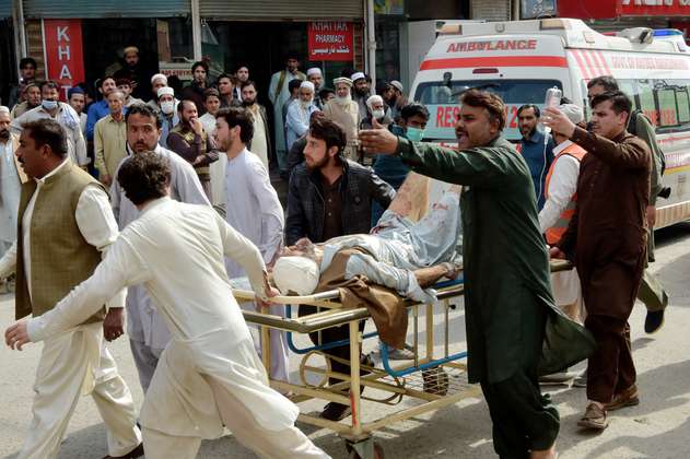 Pakistán: al menos 56 muertos en atentado suicida contra una mezquita en Peshawar
