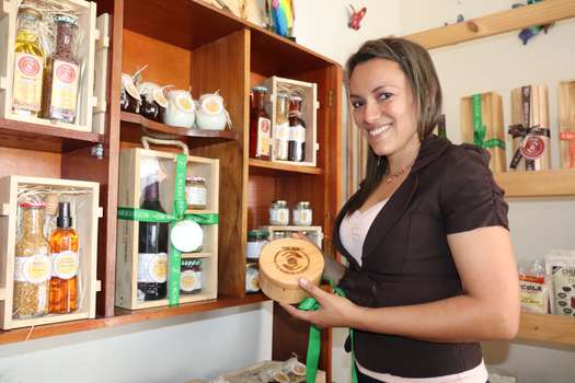 Ella es Sandra Paola Caicedo, la emprendedora que le dio vida a una marca que exalta el trabajo campesino en Colombia.