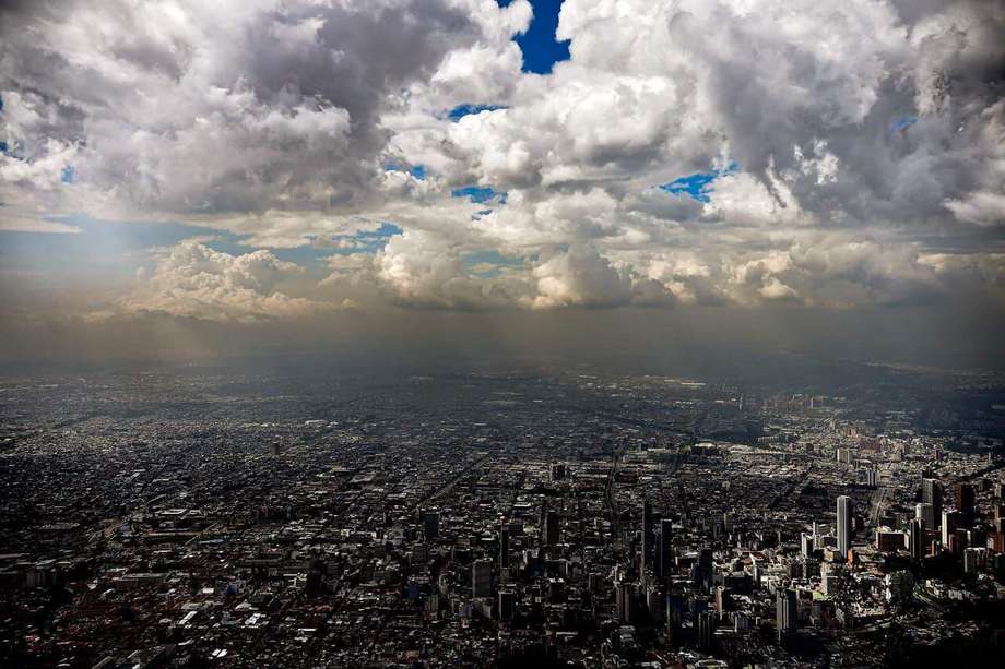 La nube de polvo llegó en la noche del miércoles a Bogotá.