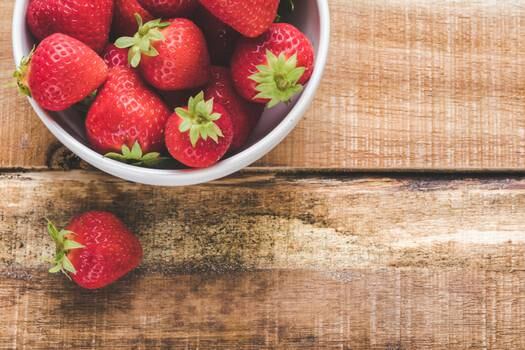 ¿Sabías que el juego de fresa ayuda a mantener buenos niveles de azúcar y colesterol en la sangre?