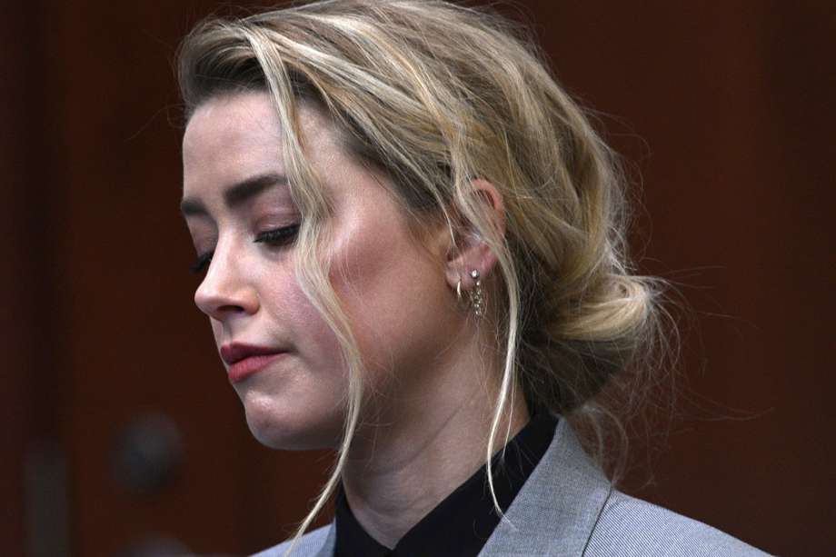 La actriz Amber Heard presentó una demanda por difamación en la que pide 100 millones de dólares, por la continuación de los “abusos” y el “acoso” que Johnny Depp le impuso durante el matrimonio. (Estados Unidos) EFE/EPA/BRENDAN SMIALOWSKI / POOL
