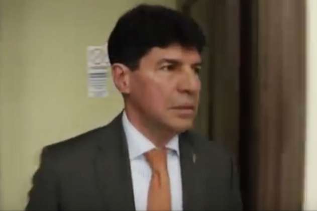 Congreso suspende a subsecretario Saúl Cruz 