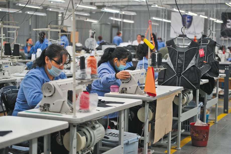 Las manufacturas aportaron 102.000 nuevos empleos en mayo.