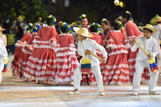 Baile de piloneras en la inauguración del Festival de la Leyenda Vallenata.