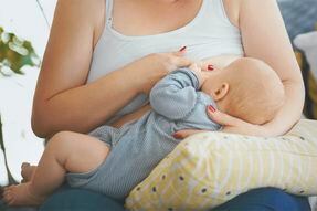 7 posiciones para una lactancia materna sin dolor