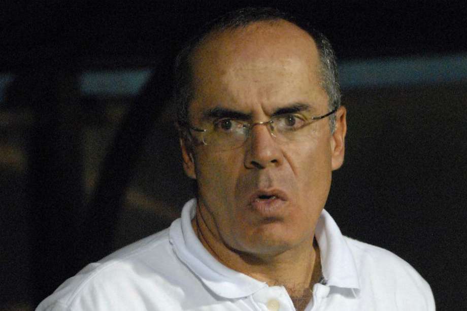 Juan José Pélaez fue campeón con Atlético Nacional del campeonato profesional colombiano de 1994 y la Copa Interamericana de 1997, y fue asistente técnico de Hernán Darío Gómez en el Mundial de Francia 1998.