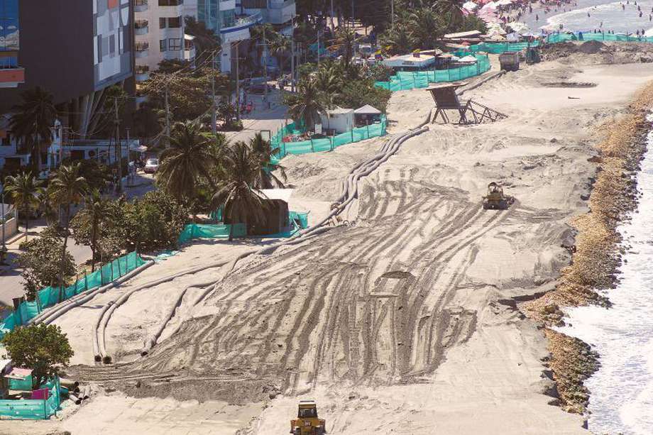 La playa cinco no se ha podido abrir al público, debido a que la arena se acumuló en uno de los costados y dejó a la vista la escollera.  /Pedro Mendoza