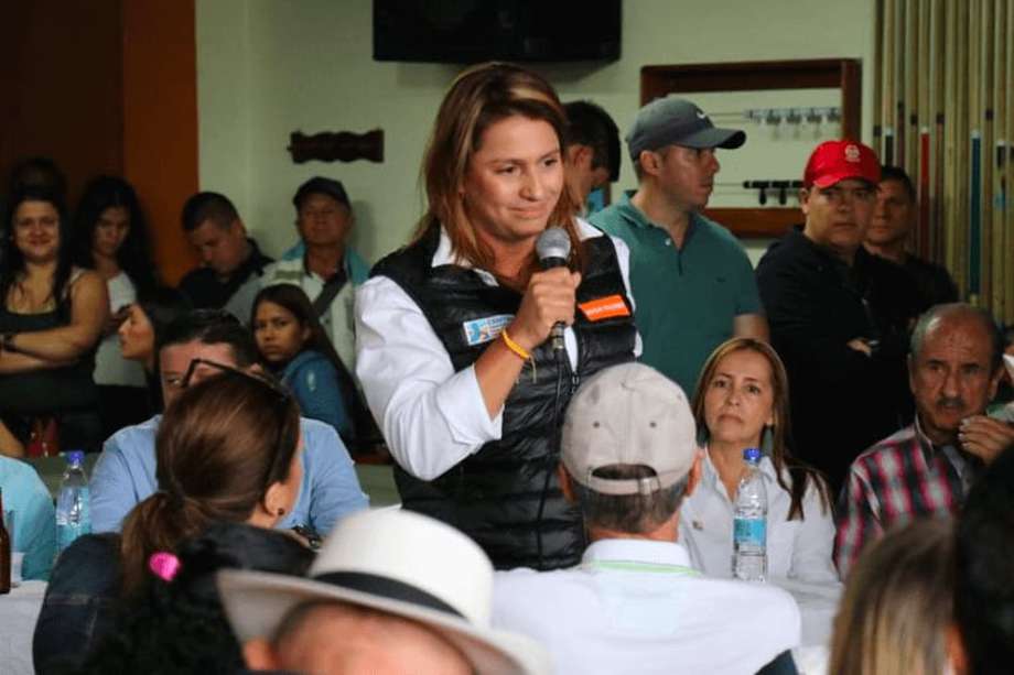 Paola Holguín retiró su candidatura presidencial para apoyar a Óscar Iván Zuluaga. 