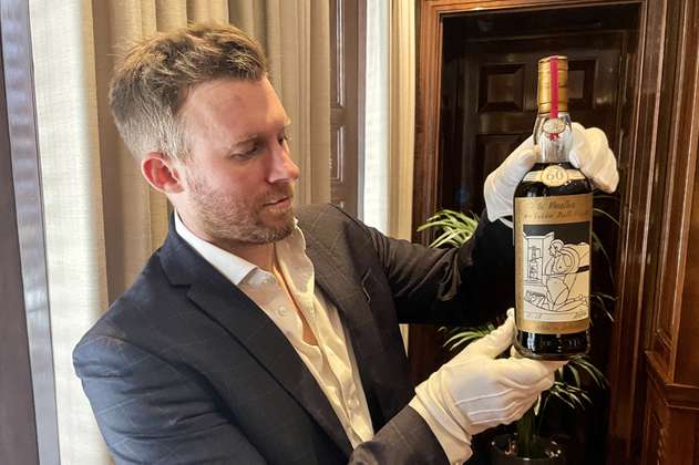 Subasta récord de la botella del whisky “más valioso del mundo” en Londres