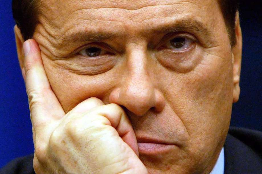  El ex primer ministro italiano Silvio Berlusconi ha muerto en el hospital San Raffaele de Milán a causa de la leucemia que padecía desde hace tiempo, informaron este lunes los medios italianos. 