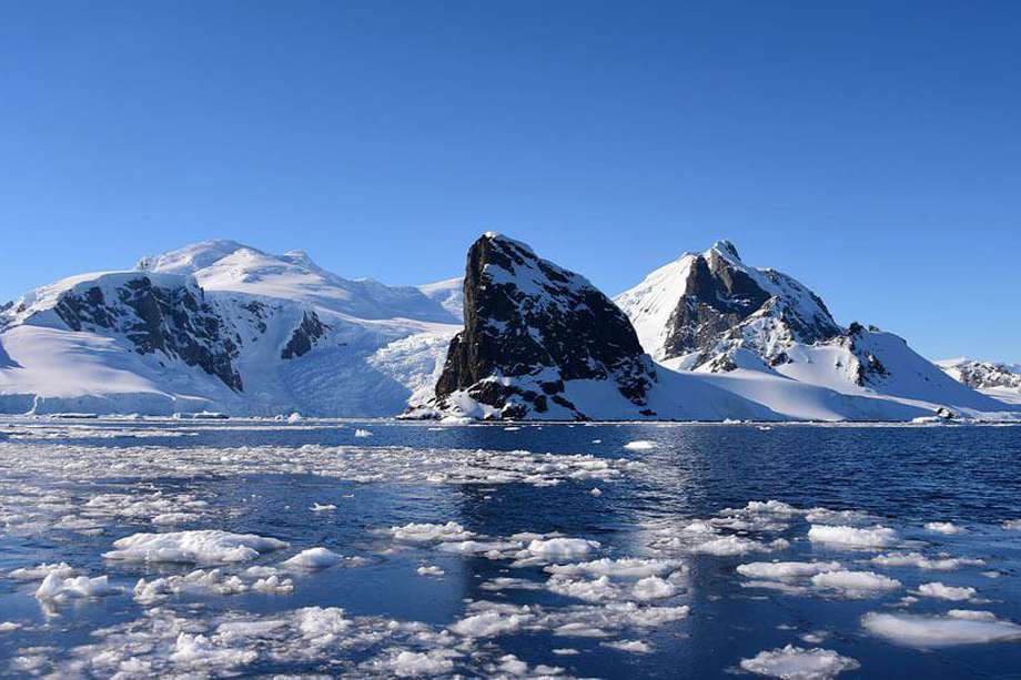 En Groenlandia, las anomalías alcanzaron los 10 ºC por encima de la media, y en la región Ártica llegaron hasta los 30ºC por encima de los valores habituales. 