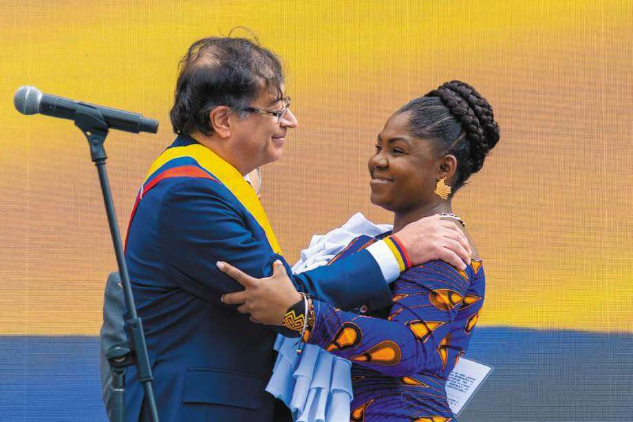 Gustavo Petro y Francia Márquez se posesionaron como Presidente y Vicepresidenta de Colombia el 7 de agosto en la Plaza de Bolívar.  / AFP