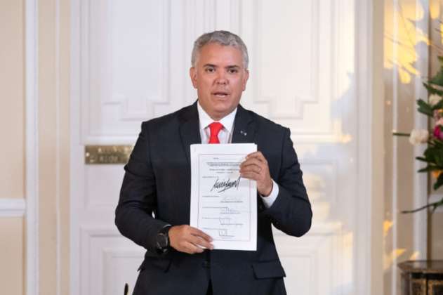 Con el escándalo Mayorquín-Váquiro a cuestas, Duque sanciona Ley de Transparencia