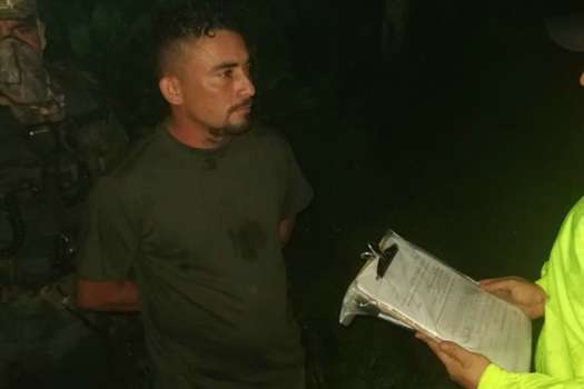 Momento en el que alias El Colombiano era capturado por miembros de la Policía.