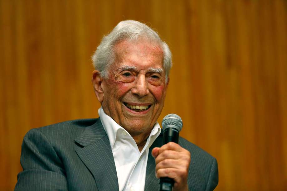 El escritor peruano, Mario Vargas Llosa, durante una conferencia de prensa en la V Bienal Mario Vargas Llosa, en la Universidad de Guadalajara (México). EFE/ Francisco Guasco
