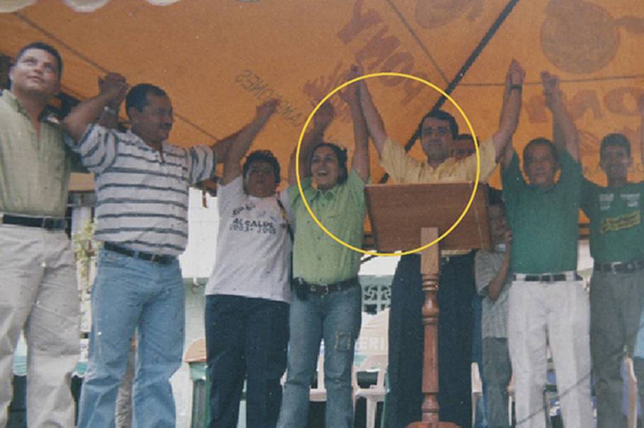Origen de la foto con una líder paramilitar que enredó a Oscar Iván Zuluaga