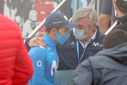 Eusebio Unzue y Miguel Ángel López antes de la tempestad en La Vuelta a España.