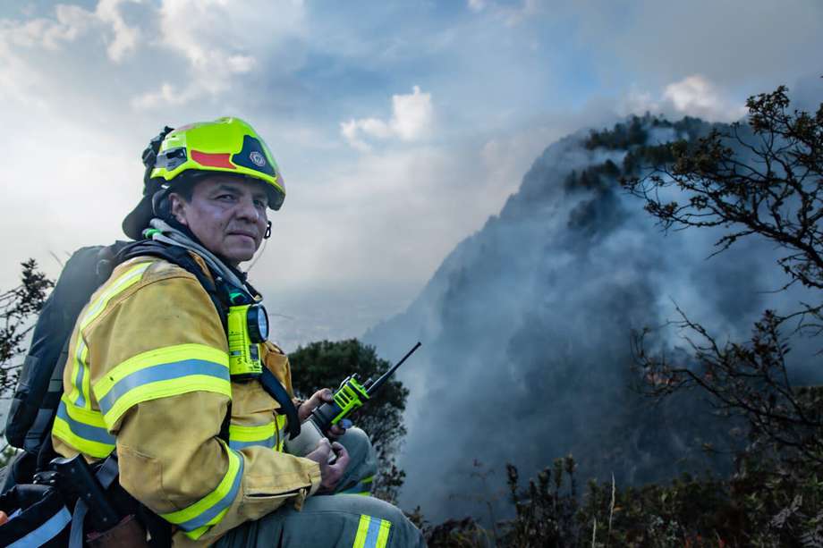 Séptimo día de incendio en los cerros orientales de Bogotá