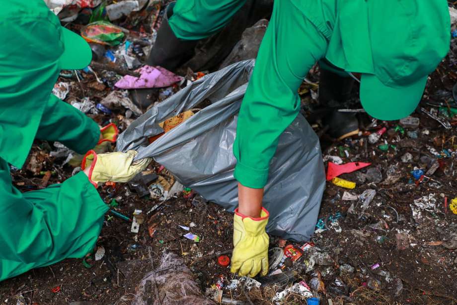 Cada día más de 273 toneladas de residuos son barridos de las calles.