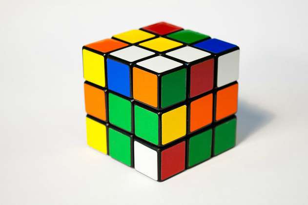 Un joven de 22 años logra nuevo récord al armar un cubo Rubik en solo 4,22 segundos
