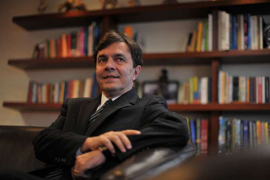 El gerente de la Federación Nacional de Cafeteros Roberto Vélez anunció que se renuncia.