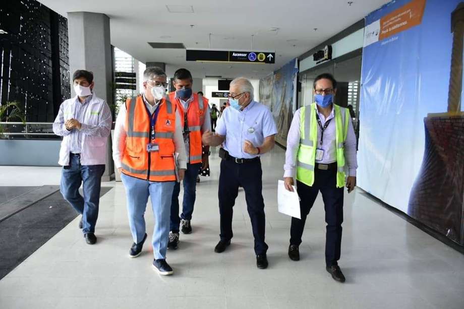 Con el acompañamiento de la Aeronáutica Civil y Aeropuertos de Oriente, el alcalde Jairo Yáñez , recorrió las instalaciones del aeropuerto Camilo Daza.