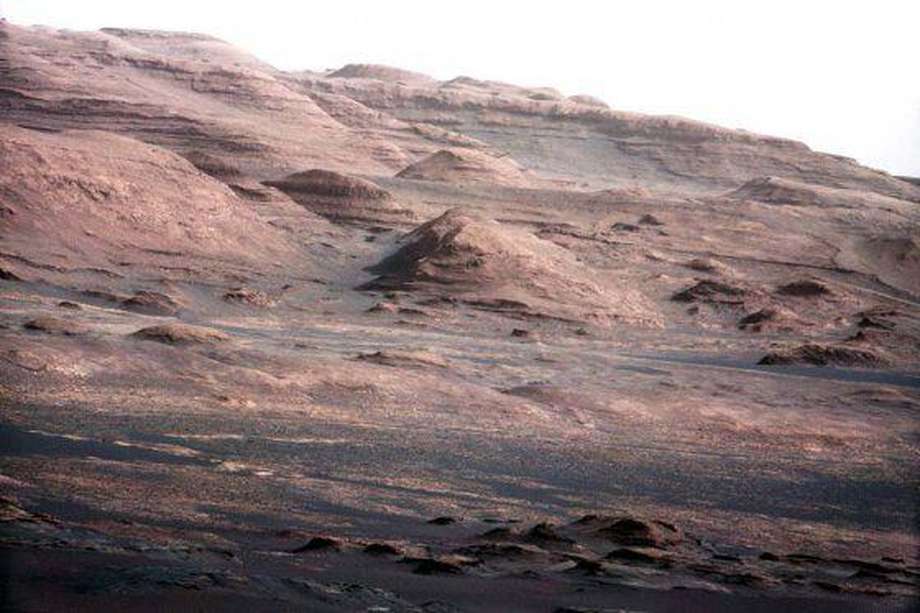 El monte Sharp, fotografiado por el robot Curiosity. / NASA