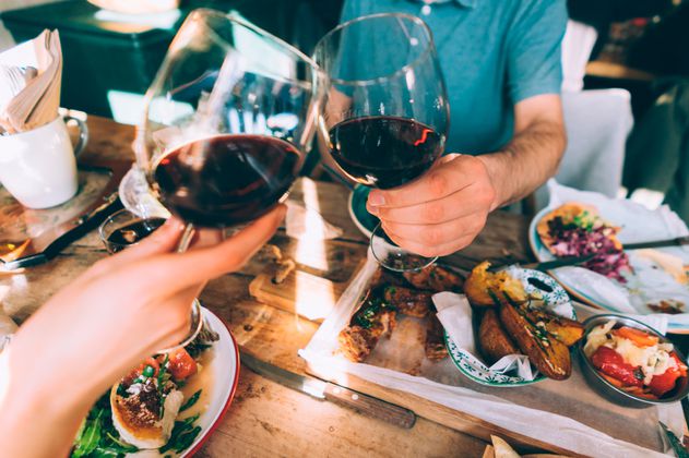 ¿Por qué los colombianos no tenemos la costumbre de maridar la comida con el vino?