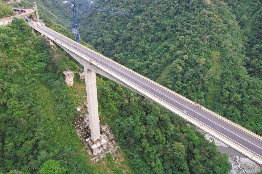 La construcción del nuevo puente Chirajara terminó en diciembre de 2023 y en total costó $96.000 millones. 