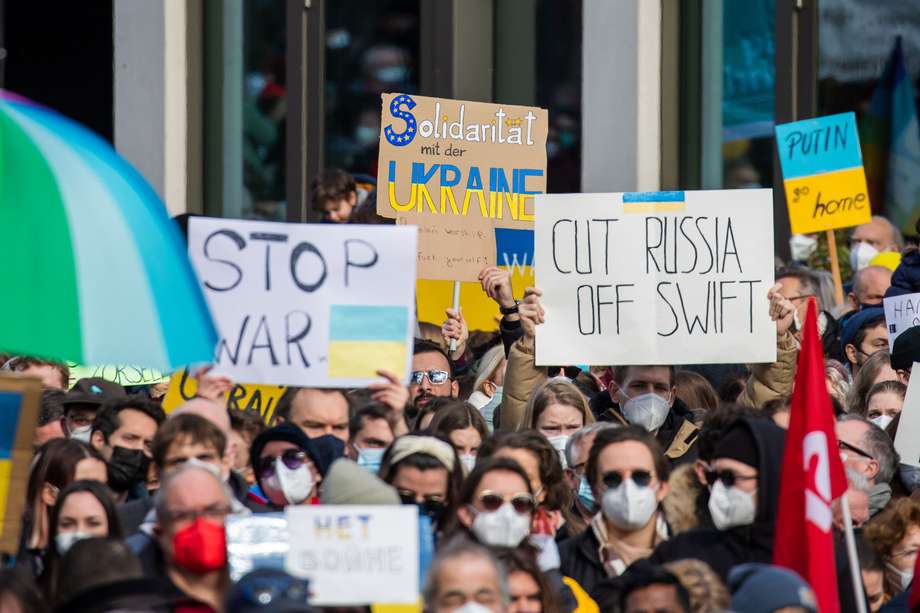 Imagen de una protesta en Frankfurt (Alemania) contra la guerra rusa en Ucrania.